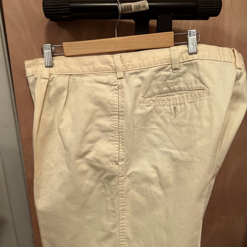 Men’s pale yellow shorts